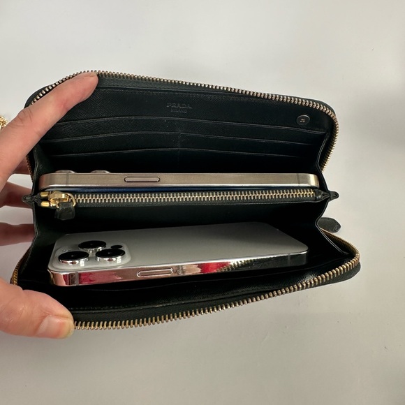 💯 PRADA Logo Dark Green Saffiano Leather Zippered Wallet on Chain w/ auth cert - Picture 5 of 12